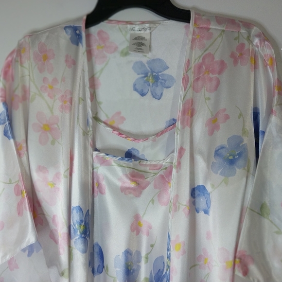Secret Treasures Ladiies Size L  Pastel Floral Satin Robe and Gown - Picture 4 of 7